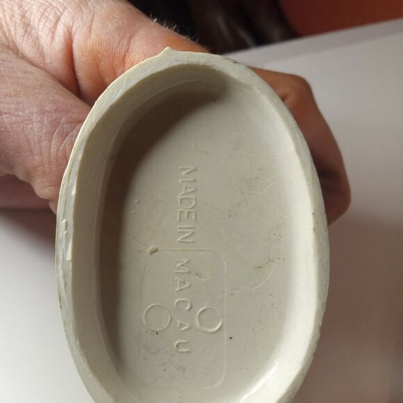 Set of 2 Kitch Plastic 50s Figurines 4.5 in tall Made in Macau - Picture 2 of 12